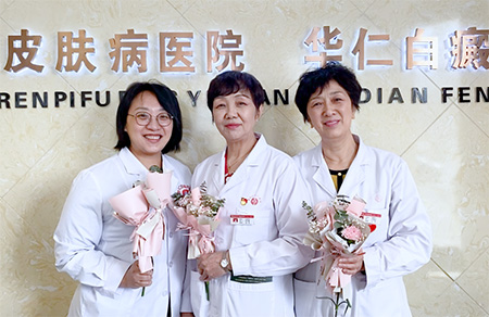 我院为全院女职工发放节日礼物