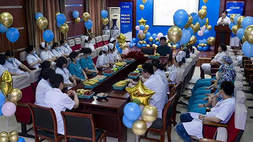 护理人员参加活动